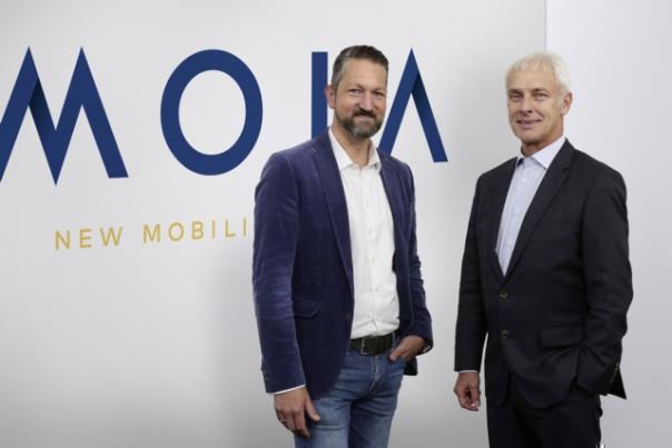 Ole Harms, CEO von MOIA und Matthias Müller, Vorstandsvorsitzender des Volkswagen Konzerns. Foto: VW/AutoReporter